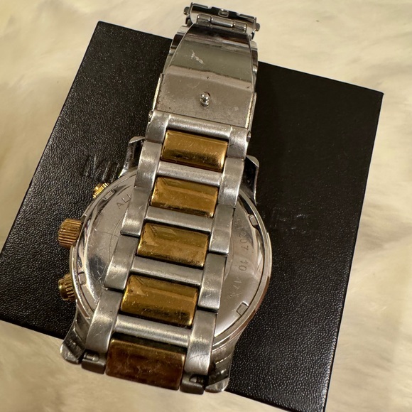 Michael Kors oversized runway watch two toned - Picture 4 of 9